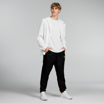 BTC Digital Gold Trainingshose – am Model